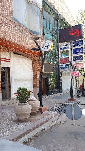 سالن آرایش وگریم عروس گل سرخ