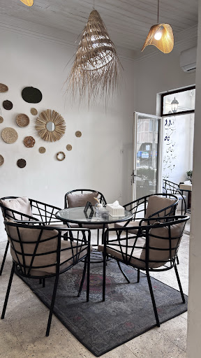 Ahoo Cafe/کافه رستوران آهو