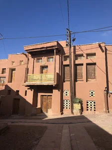 Yosmoon Traditional Hotel اقامتگاه سنتی یوسمون