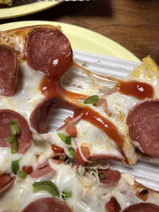پیتزا فانوس | Fanoos Pizza
