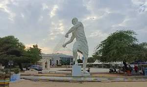مجسمه مرد ماهیگیر