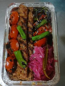 تهیه غذای لاهیجان 3