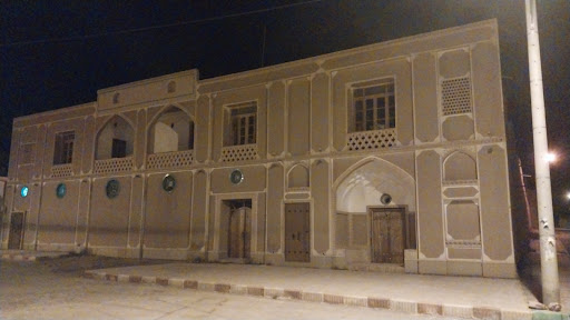 عمارت قدیمی انارک