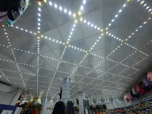 پوشاک آدرین