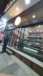 کافه قنادی لادن
