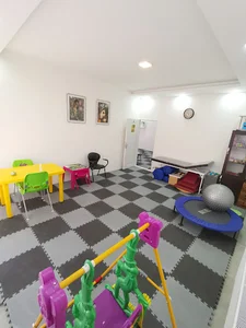 (کاردرمانی/گفتاردرمانی)مرکز توانبخشی رَها