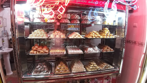 قنادی گل سرخ