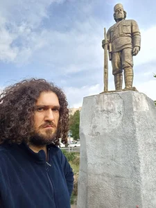 مجسمه سردار جنگل