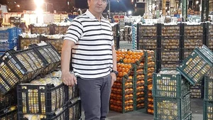 میدان مرکزی میوه و تره بار اوز