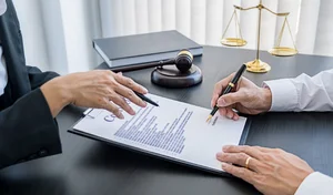 ایستگاه اتوبوس پل چوبی