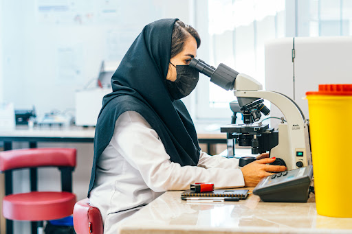 آزمایشگاه پاتوبیولوژی کادوسه