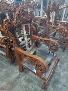 رنگ کاری مبل و صنایع چوبی