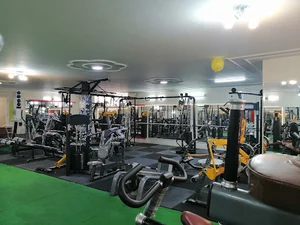 باشگاه ورزشی و بدنسازی آقایان، بانوان و مادر و کودک مکث