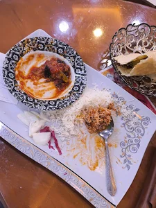 عنصري شارع امام الرضا