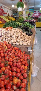 فروشگاه بزرگ میوه و تره بار سیب سرخ