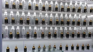 عطر قرمز ( مرکز پخش و فروش، و مرجع تخصصی عطر و عود شمالغرب کشور)