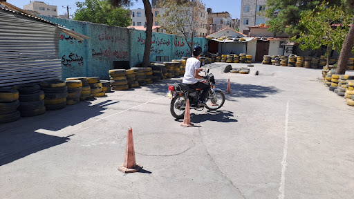 آموزشگاه موتورسیکلت استقلال