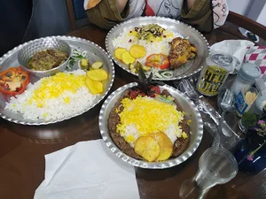 رستوران نخل طلایی