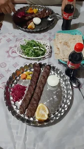 سفره خانه سنتی باغچه انگوری