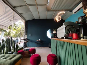 Moonline cafe