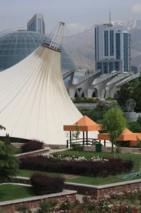 میدان علم و ادب ایران