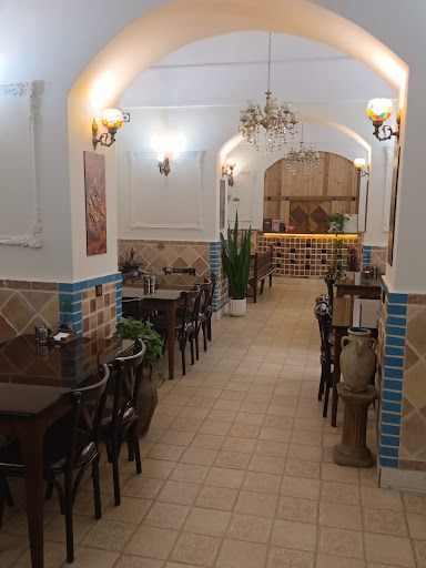 رستوران سنتی دیگ مسی
