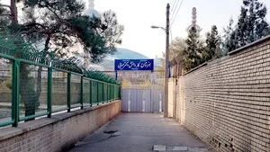 دبیرستان دانش