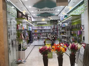 اکبر جوجه در مجتمع تجاری