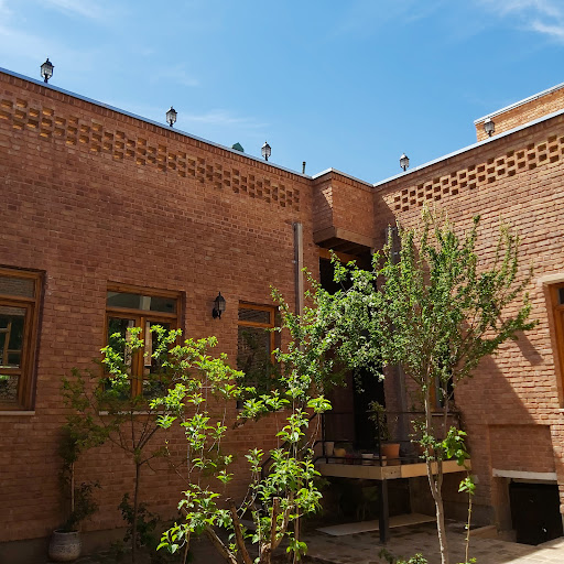 خانه همسایه