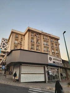 ساختمان مرکزی پزشکان