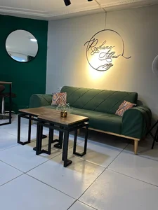 سالن ناخن و زیبایی ریحانه اکبری