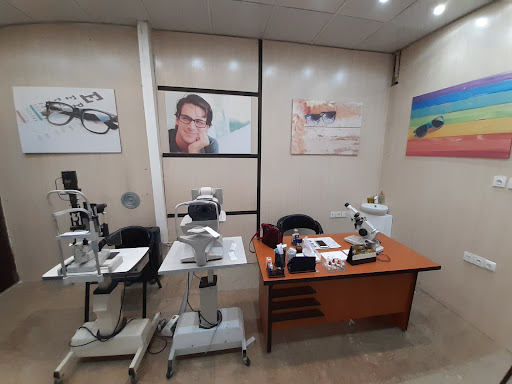چشم پزشکی و بینایی سنجی و عینک سازی دیبا