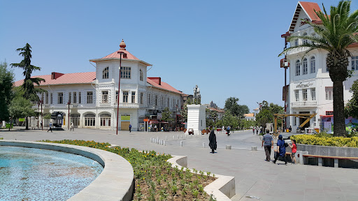 تندیس میرزاکوچک‌خان