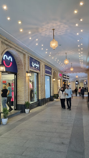 مجتمع تجاری تفریحی رواق