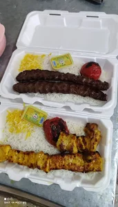تهیه غذای ریحون
