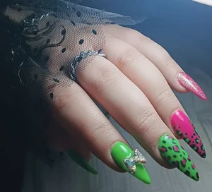 کاشت ناخن شیوا حسنی