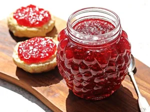 Quick & Easy Raspberry Jam Recipe - no pectin