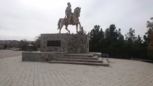 مجسمه ستارخان