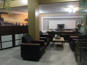 مشاور املاک آوازه