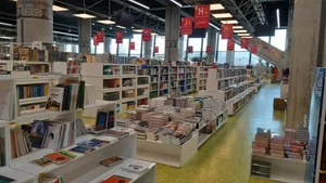 فروشگاه کتاب بزرگسال باغ کتاب 3