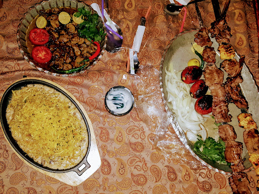 باغ رستوران منوچهری