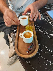 کافی شاپ آث