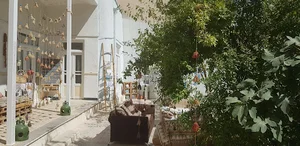 مهمان خانه انار