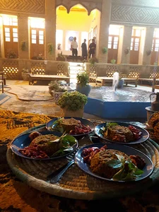 عمارت چهل دری