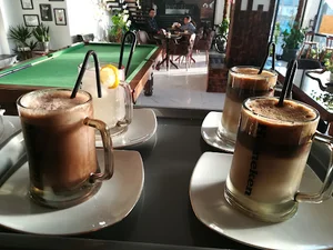 کافه بیلیارد خودمون