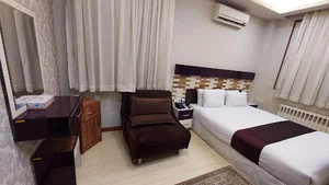 هتل پنجره فولاد ( Panjerehfoolad hotel )