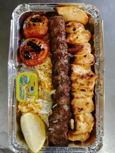 تهیه غذای برکت (زیرزمین حسینیه زنجانیا)
