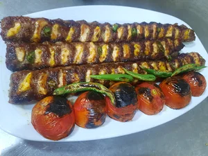 کباب ذغالی نان تنوری مادر