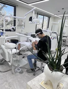 دندانپزشکی دکتر پیمان رستمیان 4