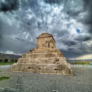 Sefidari High School